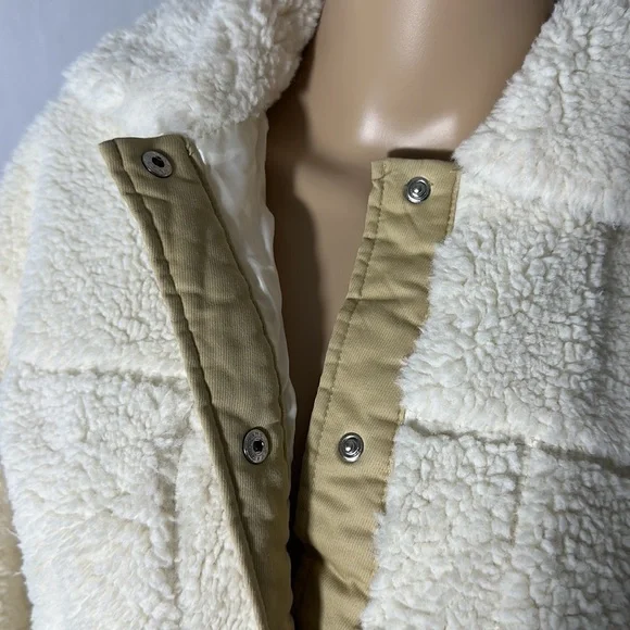 Women's White Faux Fur Snap fastener closure Jacket By Universal Thread (PRY554) - Picture 3 of 4